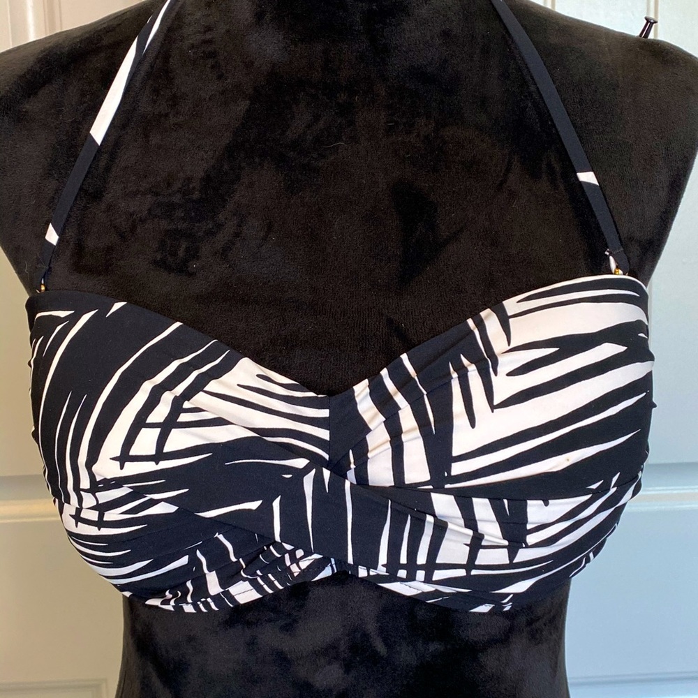 New! Adorable Flattering Black n White Bikini Top
